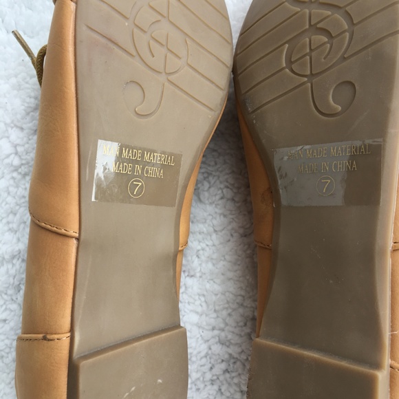 NWOT Nature Breeze Flats Size 7 Tan Studded - Picture 4 of 6